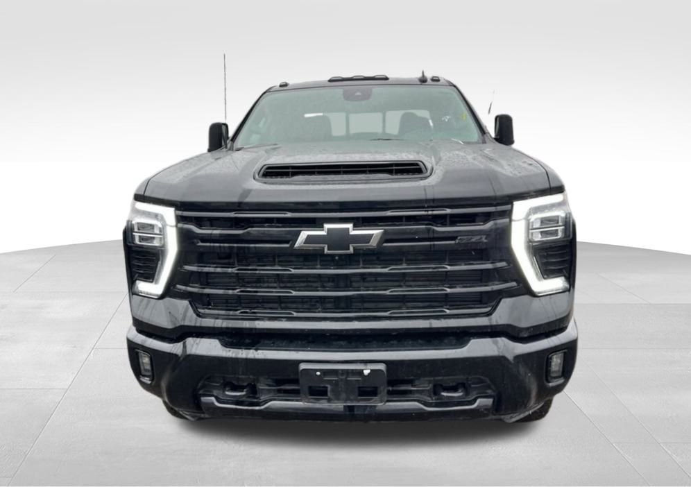Used 2024 Chevrolet Silverado 2500 LT w/ Midnight Edition image 2