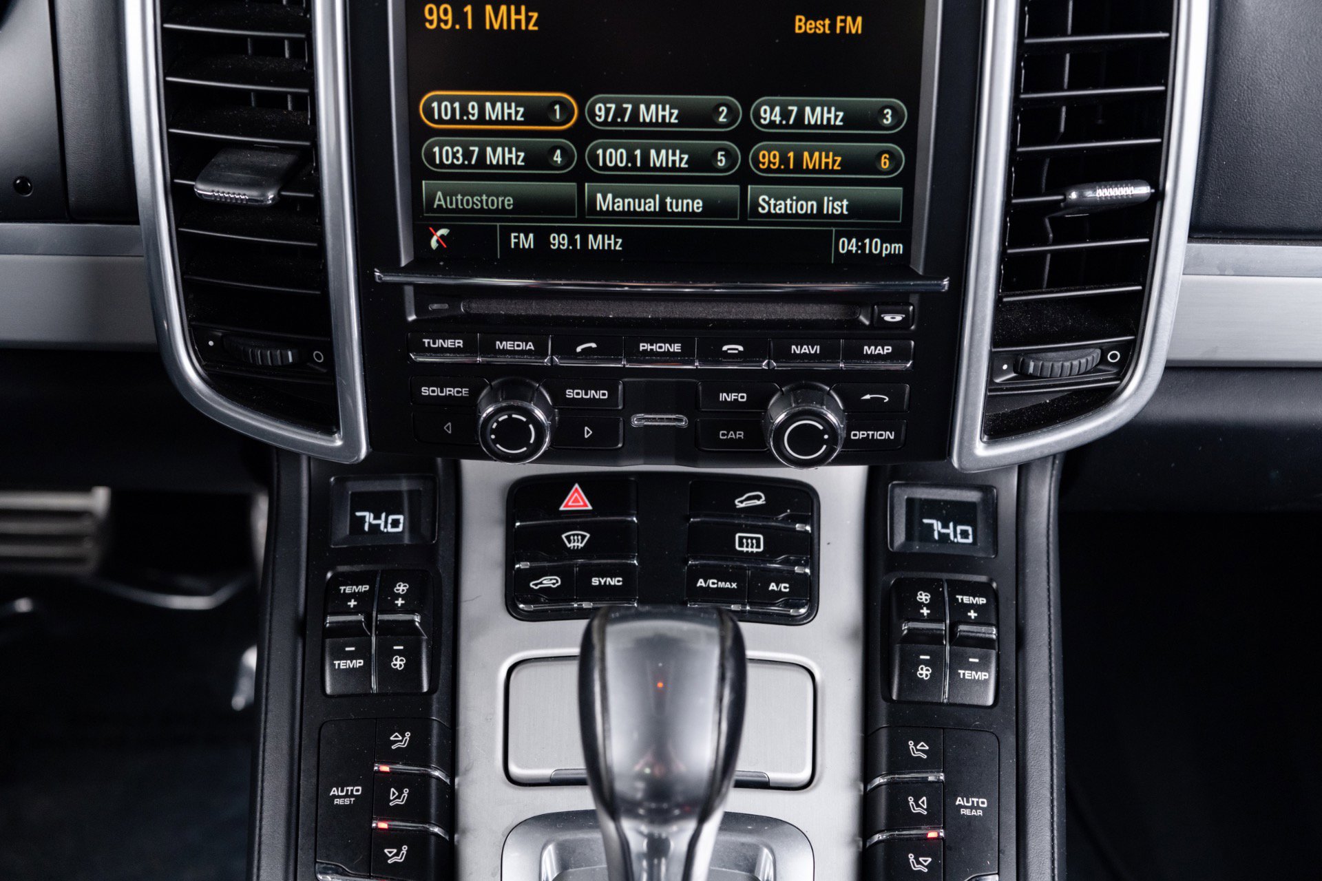 Used 2016 Porsche Cayenne Turbo AWD/4WD image 69