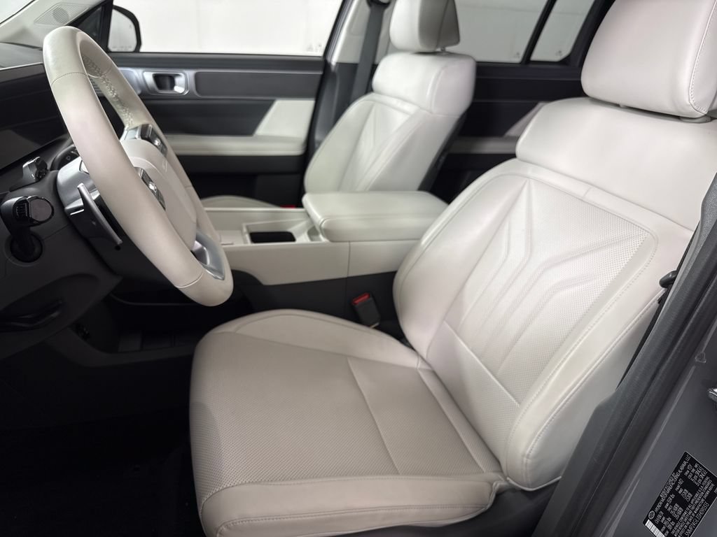 Used 2025 Hyundai Santa Fe SEL FWD image 13