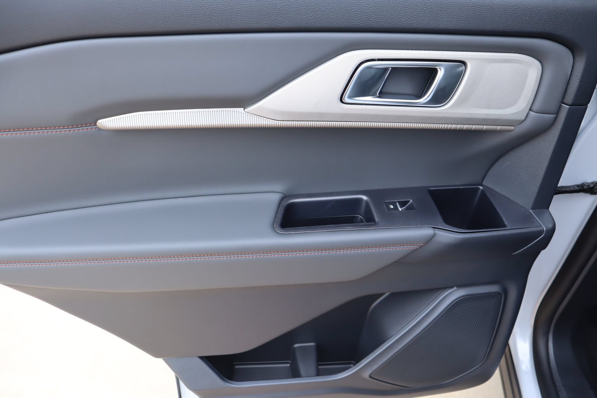 New 2026 Ford Explorer Active w/ Active Comfort Package RWD image 17