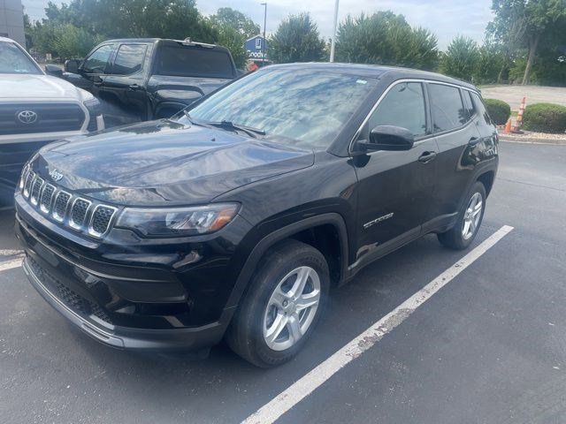 Used 2023 Jeep Compass Sport AWD/4WD image 2