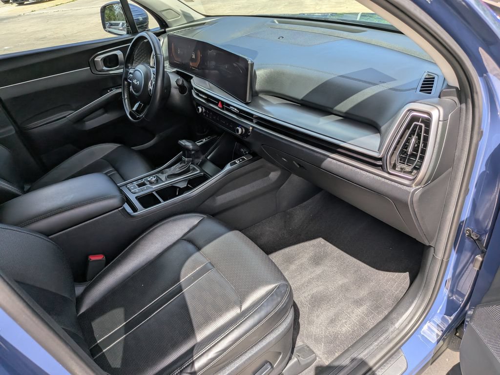 Certified 2025 Kia Sorento EX w/ Panoramic Sunroof Package FWD image 14