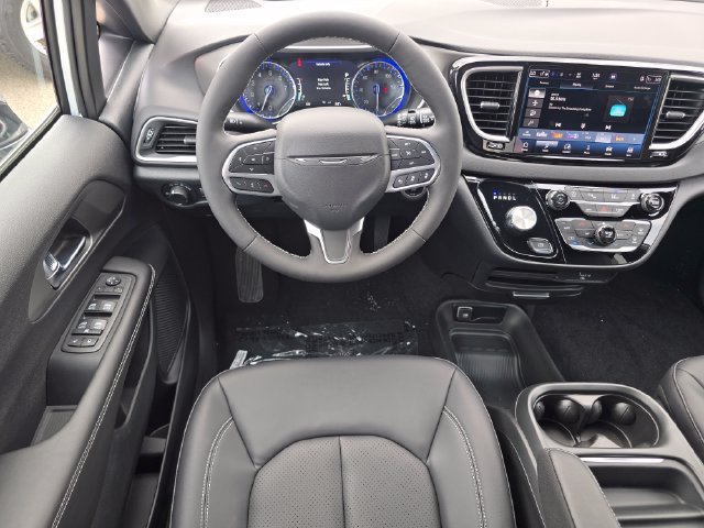 New 2027 Chrysler Pacifica LX FWD image 4