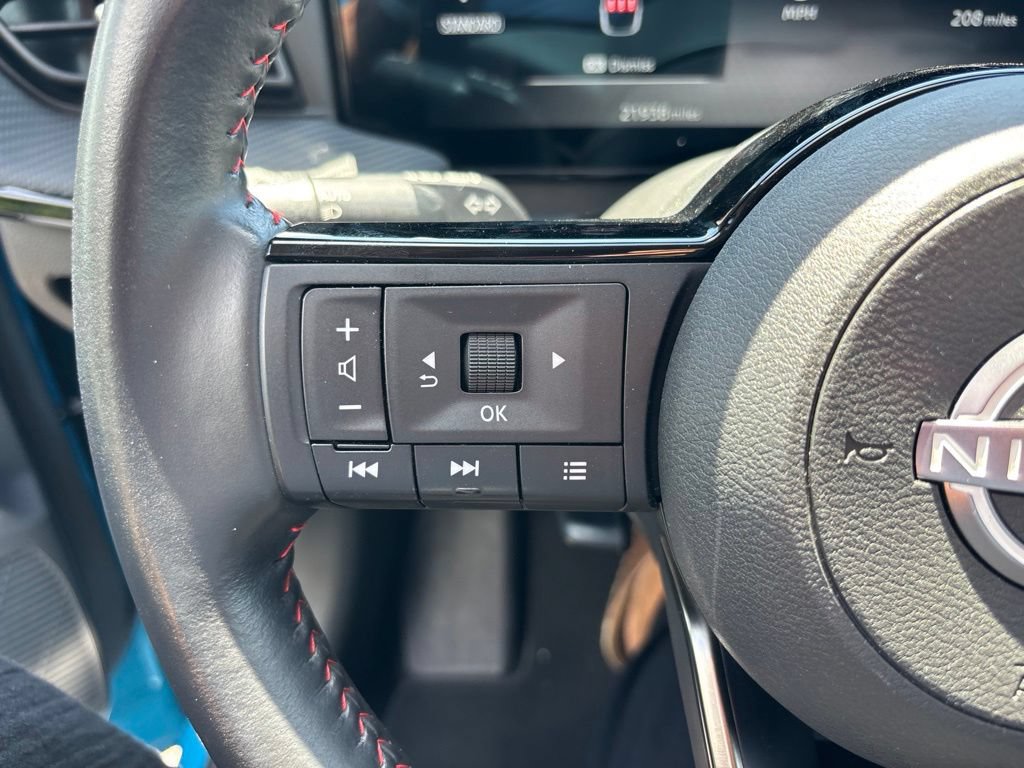 Used 2025 Nissan Kicks SR AWD/4WD image 18