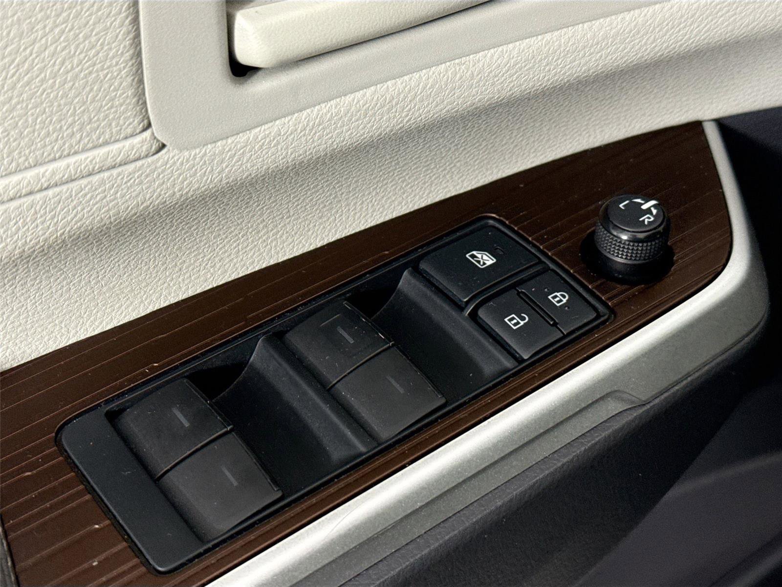 Used 2021 Toyota Sienna LE w/ LE Plus Package image 29