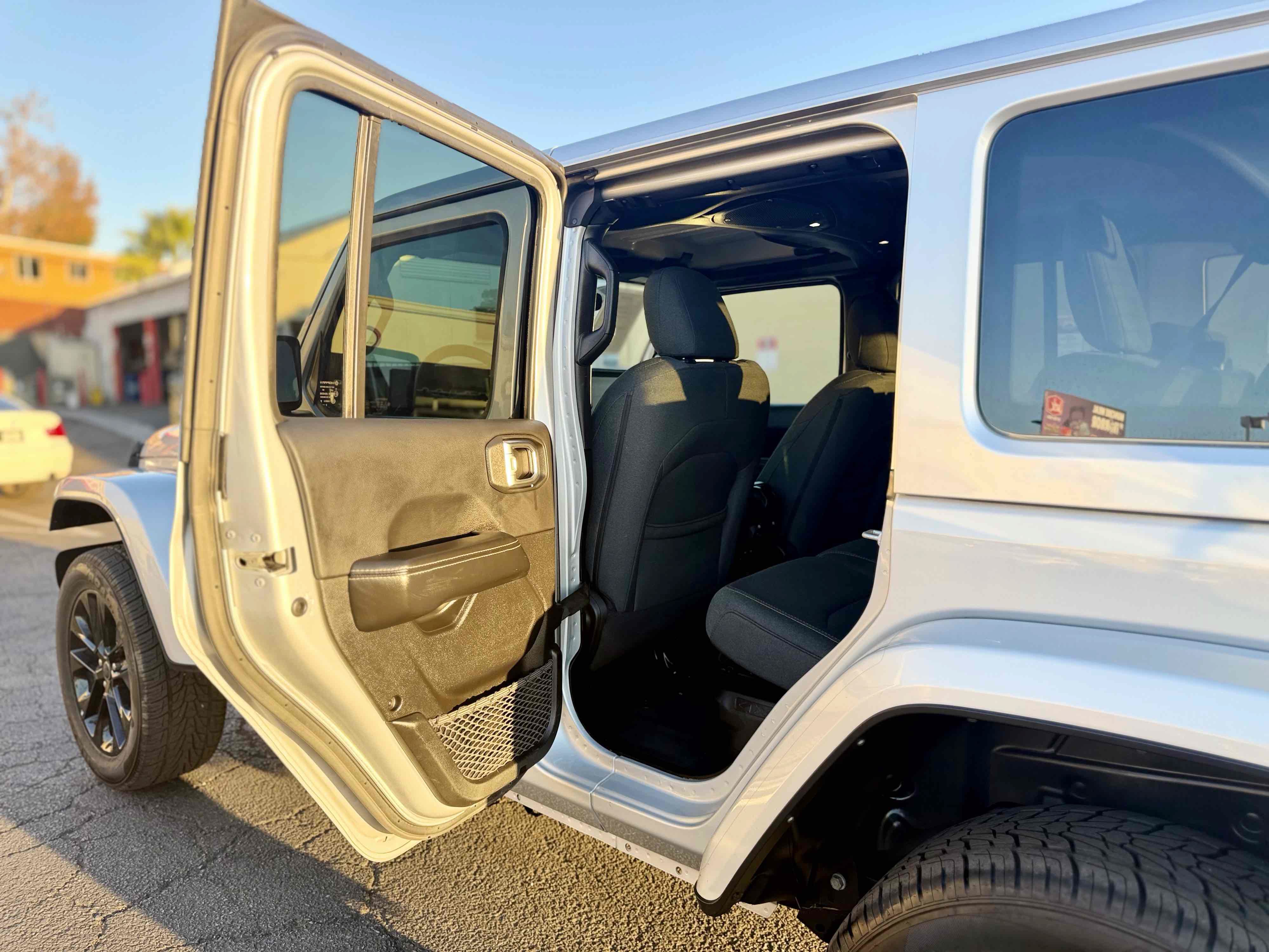 Used 2024 Jeep Wrangler Unlimited Sahara AWD/4WD image 32
