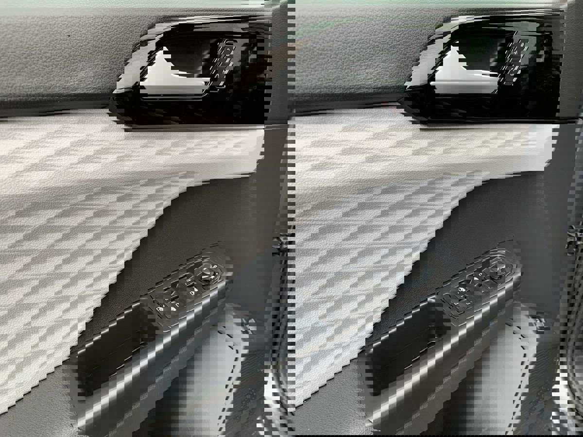 Used 2024 Volkswagen Taos S image 15