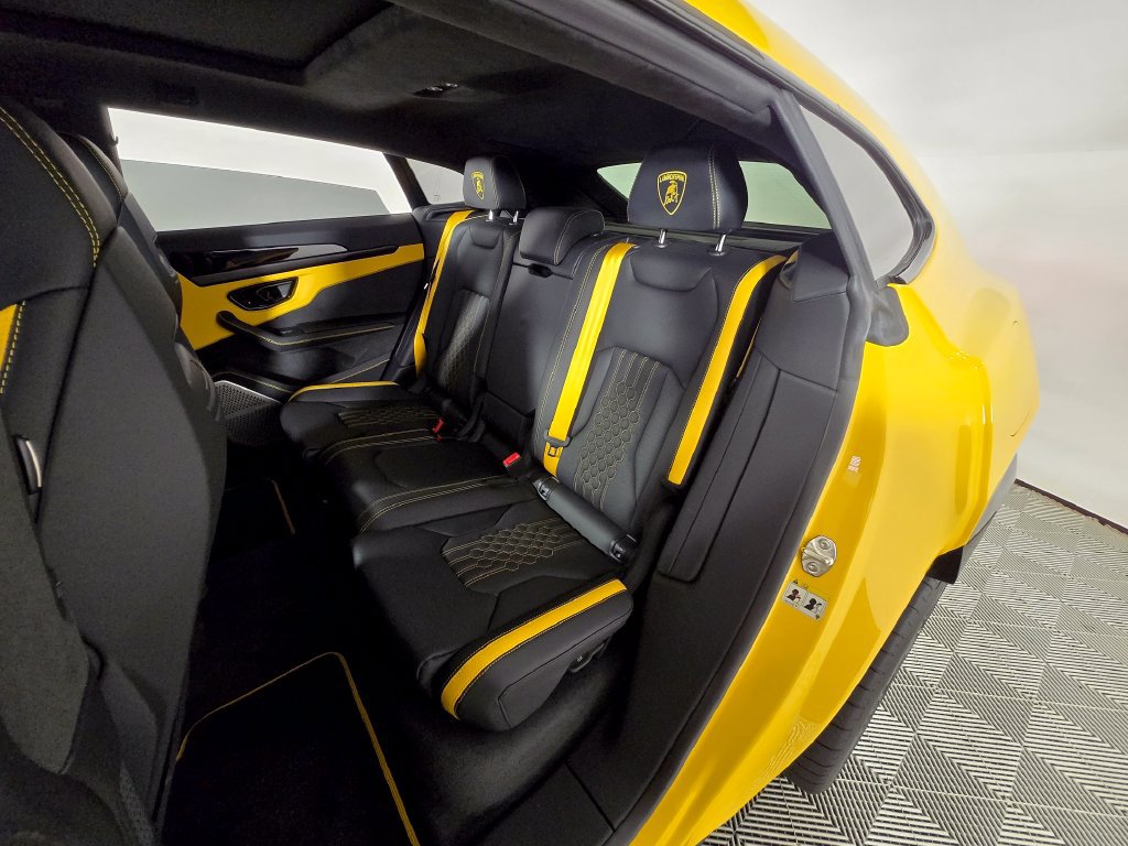 Used 2025 Lamborghini Urus SE AWD/4WD image 15