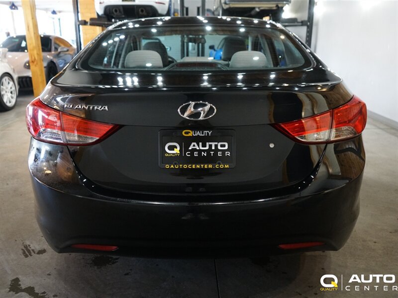 Used 2013 Hyundai Elantra Sedan FWD image 5