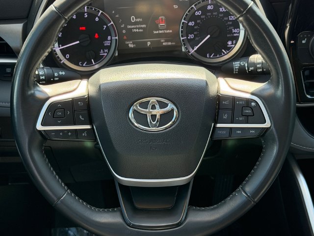 Used 2023 Toyota Highlander XLE FWD image 14