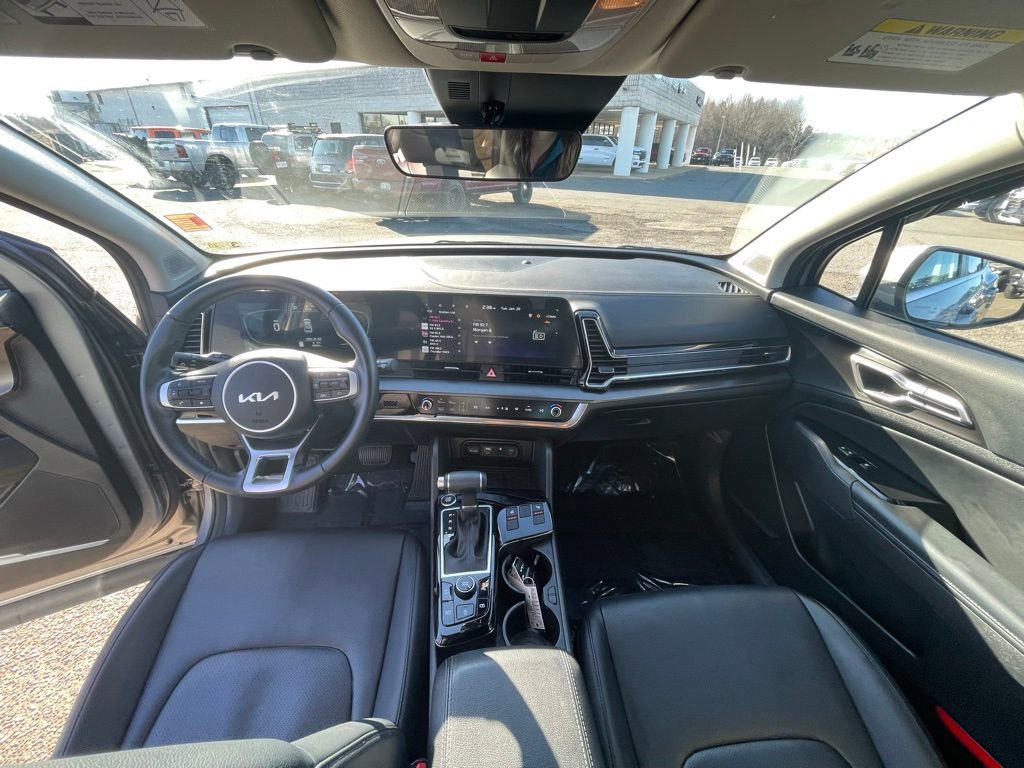 Used 2024 Kia Sportage EX image 3