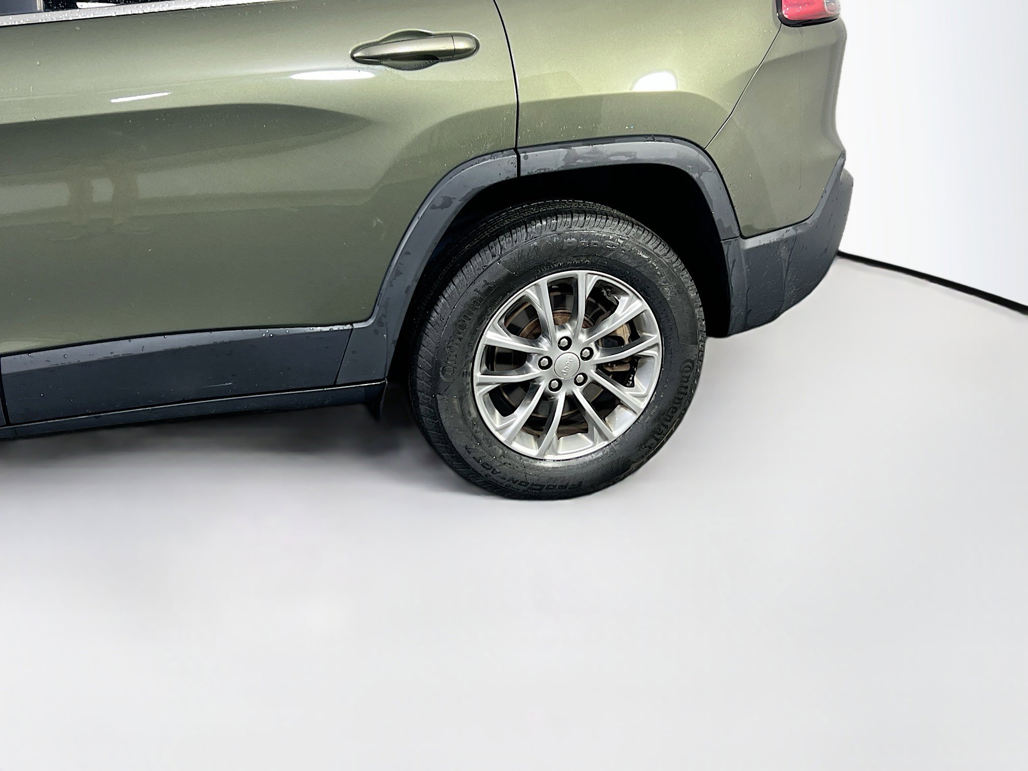 Used 2019 Jeep Cherokee Latitude Plus w/ Cold Weather Group image 29