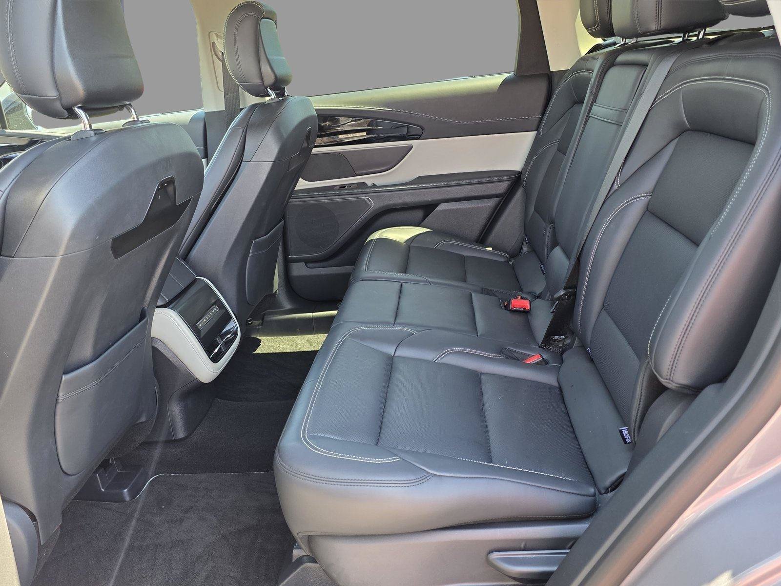 Used 2024 Lincoln Nautilus Premier AWD/4WD image 30