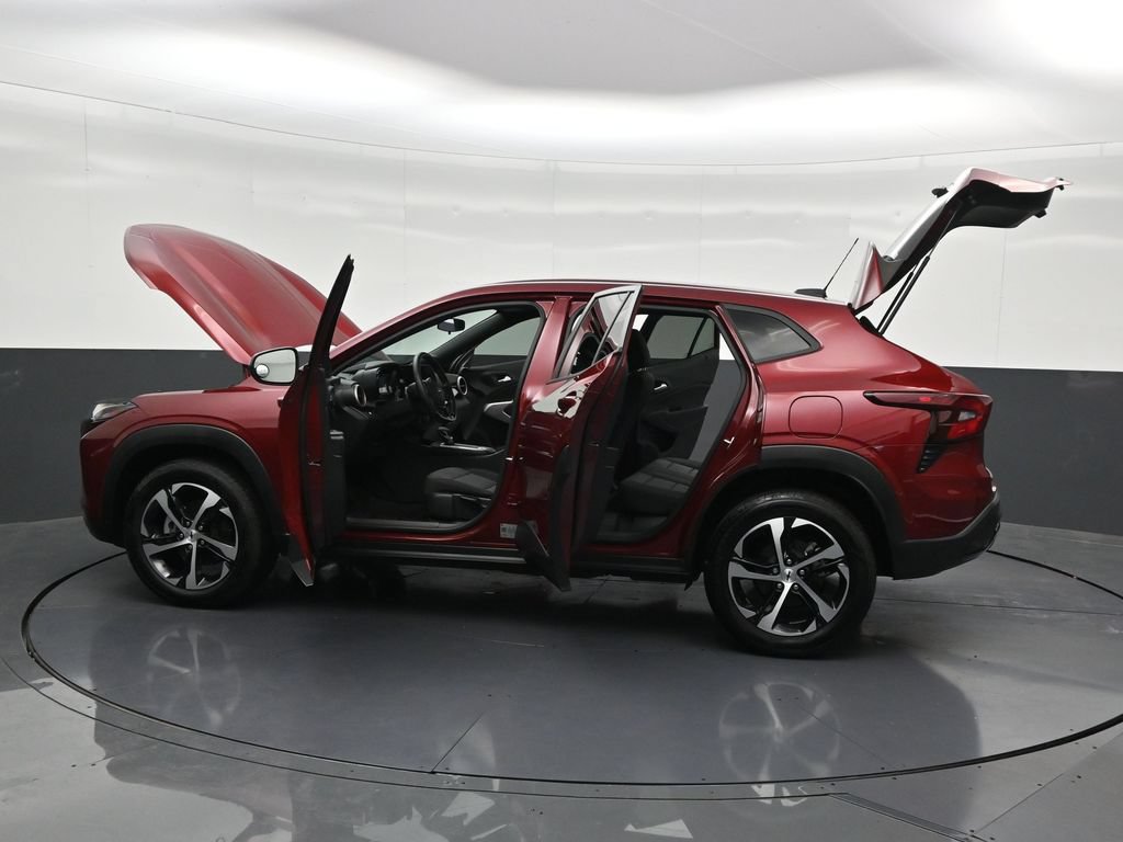 Used 2025 Chevrolet Trax RS FWD image 33