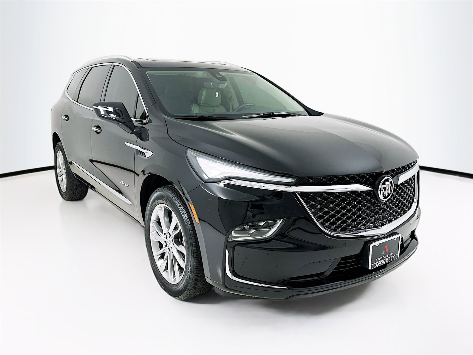 Used 2024 Buick Enclave Avenir w/ Avenir Technology Package image 1