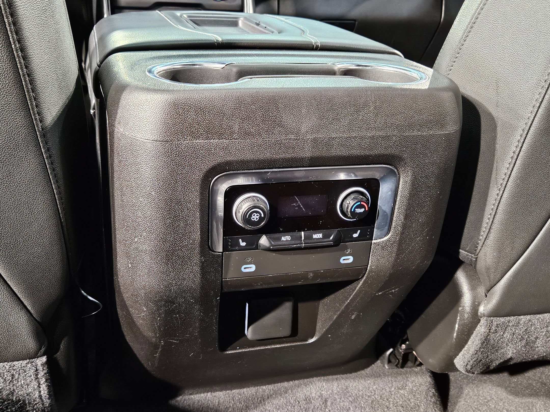 Used 2021 Chevrolet Tahoe Z71 w/ Luxury Package AWD/4WD image 38