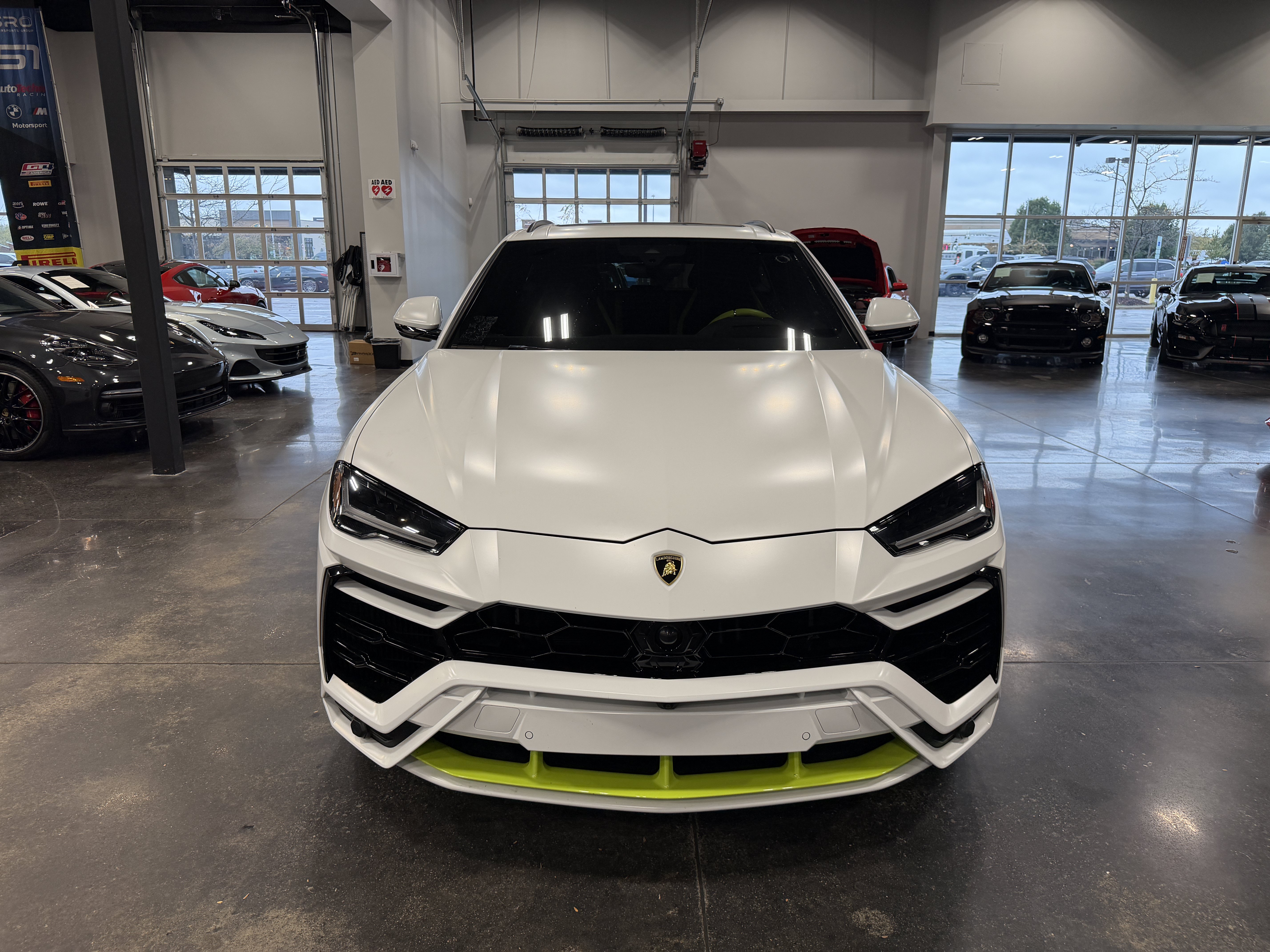 Used 2022 Lamborghini Urus AWD/4WD image 2