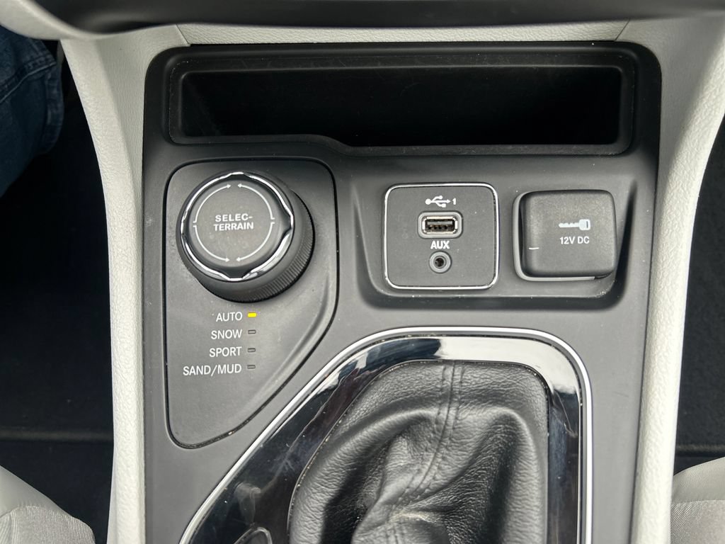 Used 2021 Jeep Cherokee Limited AWD/4WD image 30