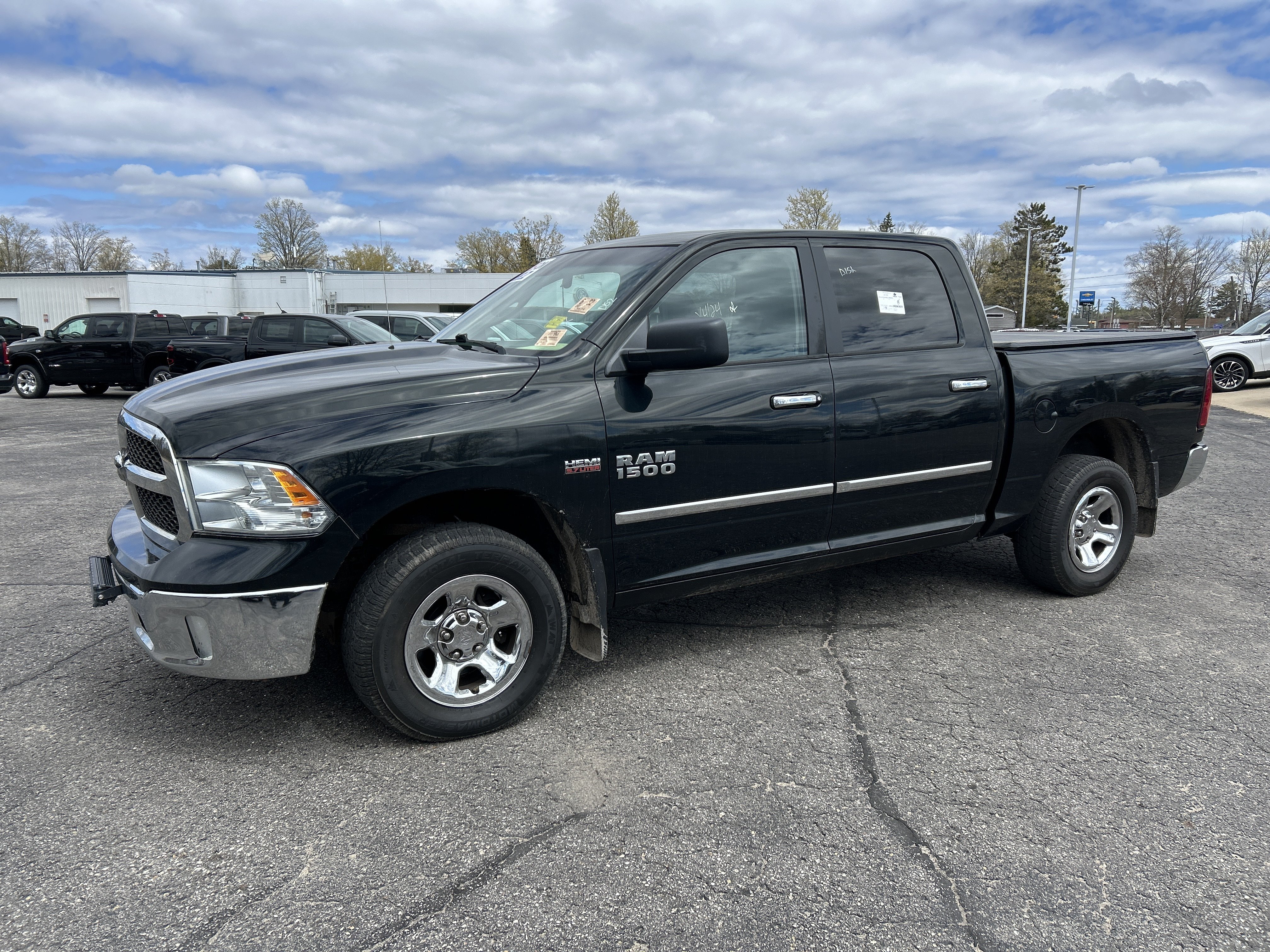 Used 2017 RAM 1500 Classic SLT AWD/4WD image 8