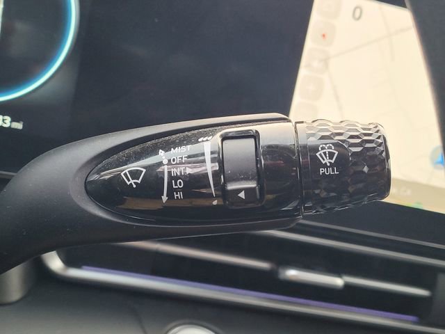 Used 2024 Hyundai Elantra SEL image 17