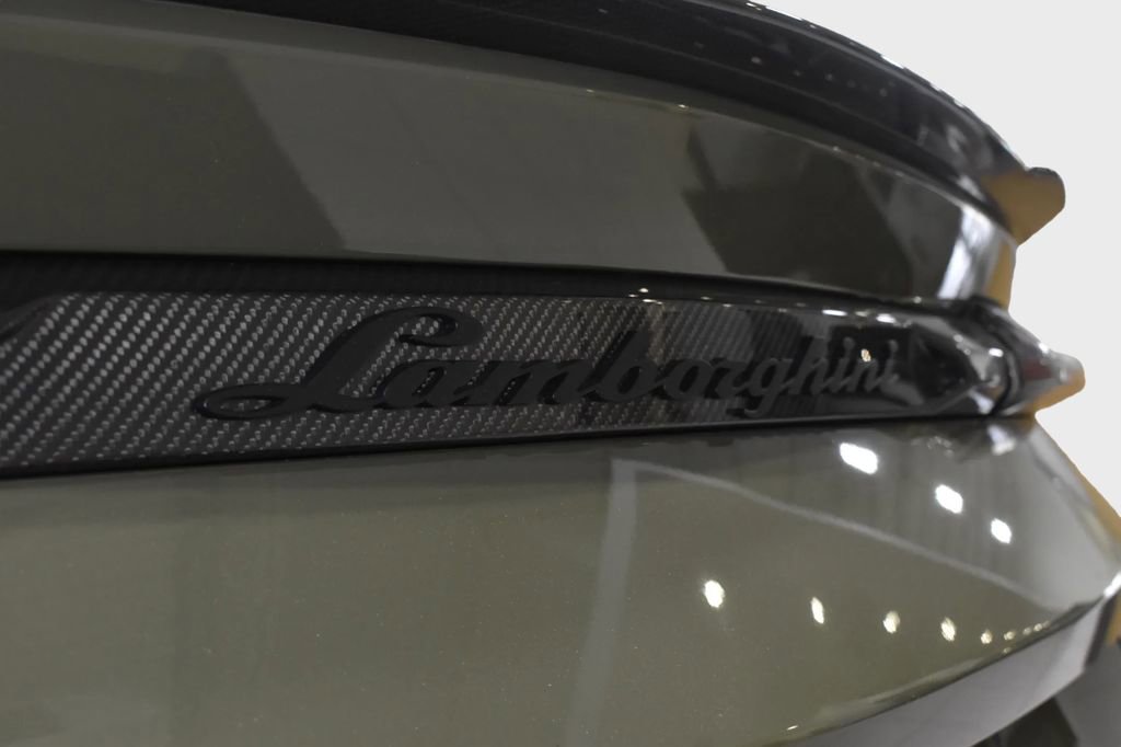 Used 2023 Lamborghini Urus Performante image 16