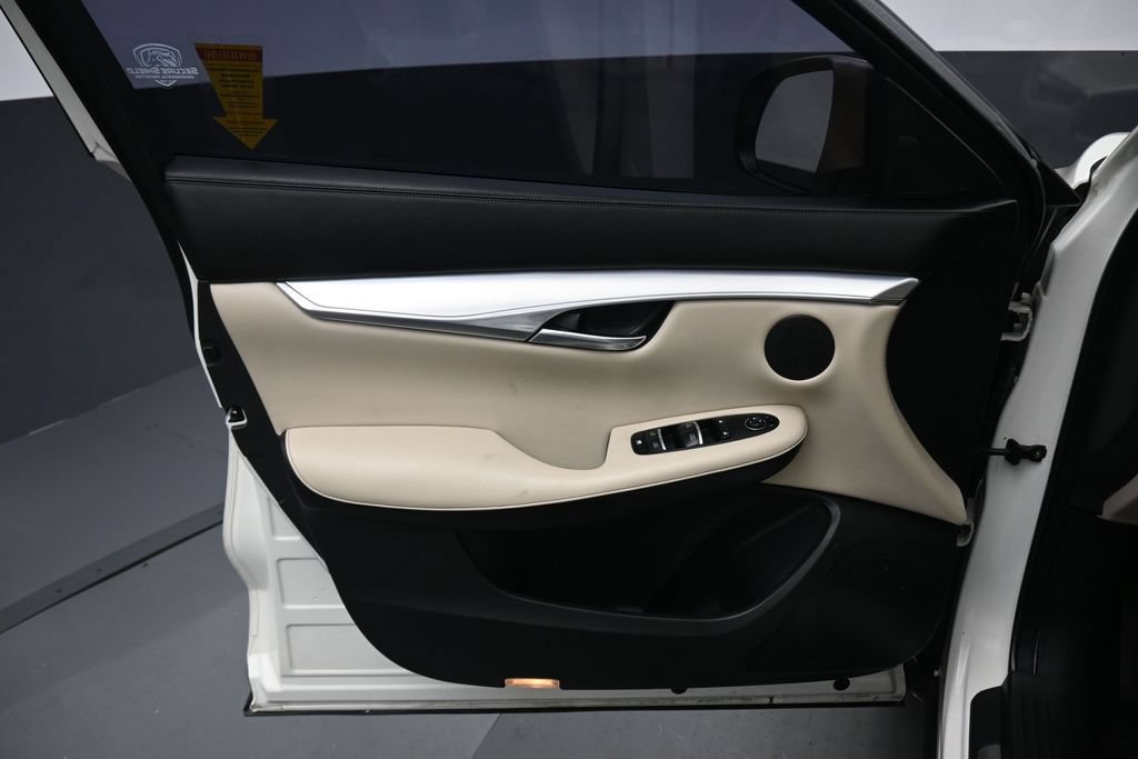 Used 2019 INFINITI QX50 Luxe w/ Navigation Package FWD image 9
