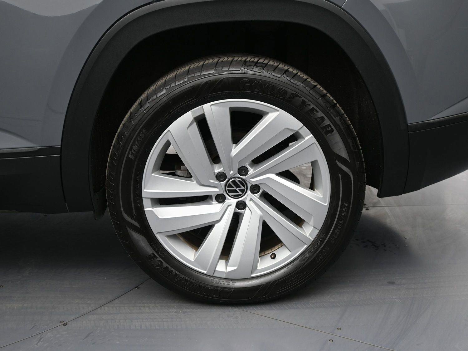 Certified 2022 Volkswagen Atlas Cross Sport SE image 11