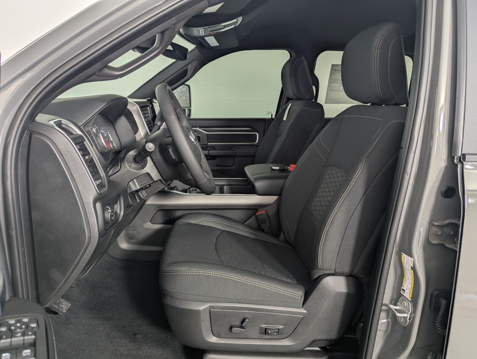New 2026 RAM 2500 Big Horn AWD/4WD image 13