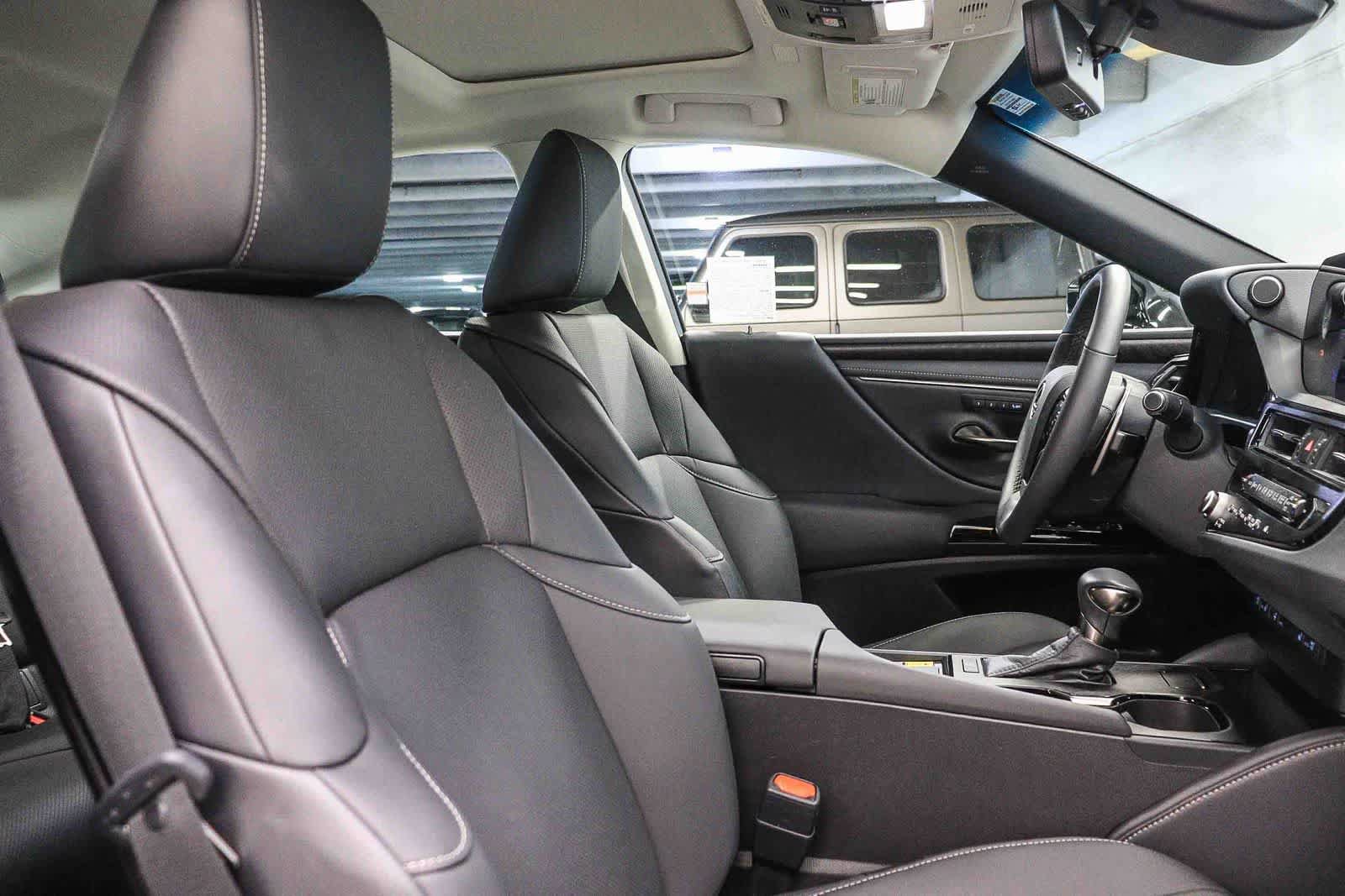 Used 2024 Lexus ES 350 w/ Premium Package FWD image 17