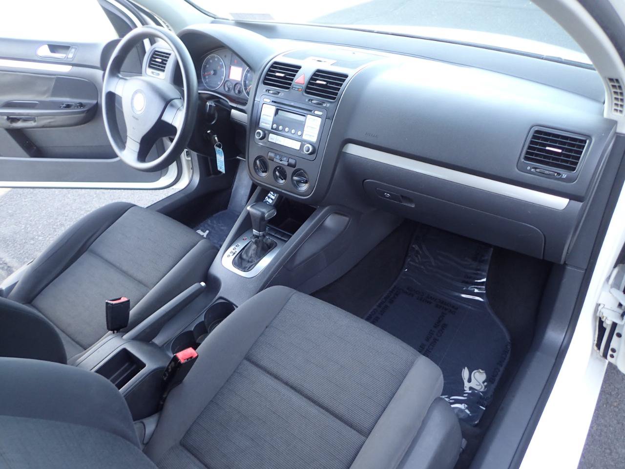 Used 2009 Volkswagen Rabbit S FWD image 12