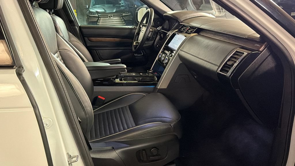 Used 2020 Land Rover Discovery HSE Luxury AWD/4WD image 9