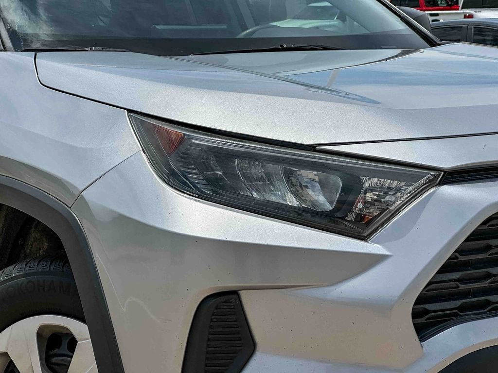 Used 2020 Toyota RAV4 LE FWD image 10
