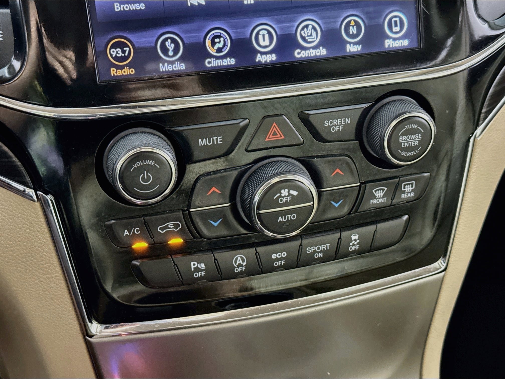 Used 2019 Jeep Grand Cherokee Limited AWD/4WD image 17