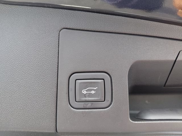 Certified 2024 Cadillac XT5 Premium Luxury w/ Technology Package FWD image 9