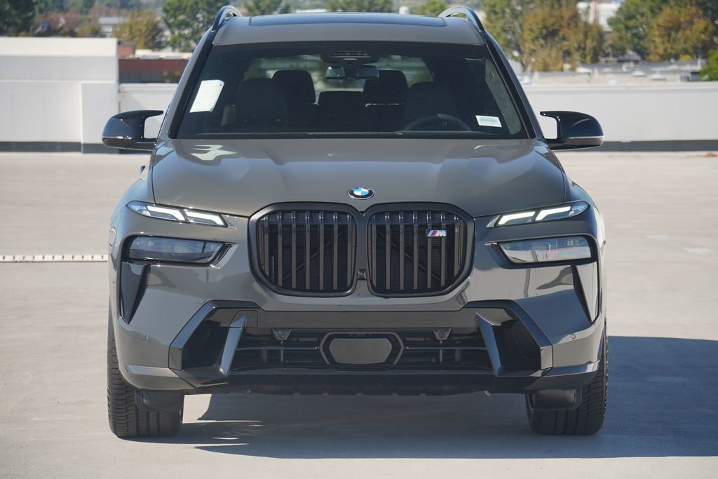 New 2026 BMW X7 M60i image 2