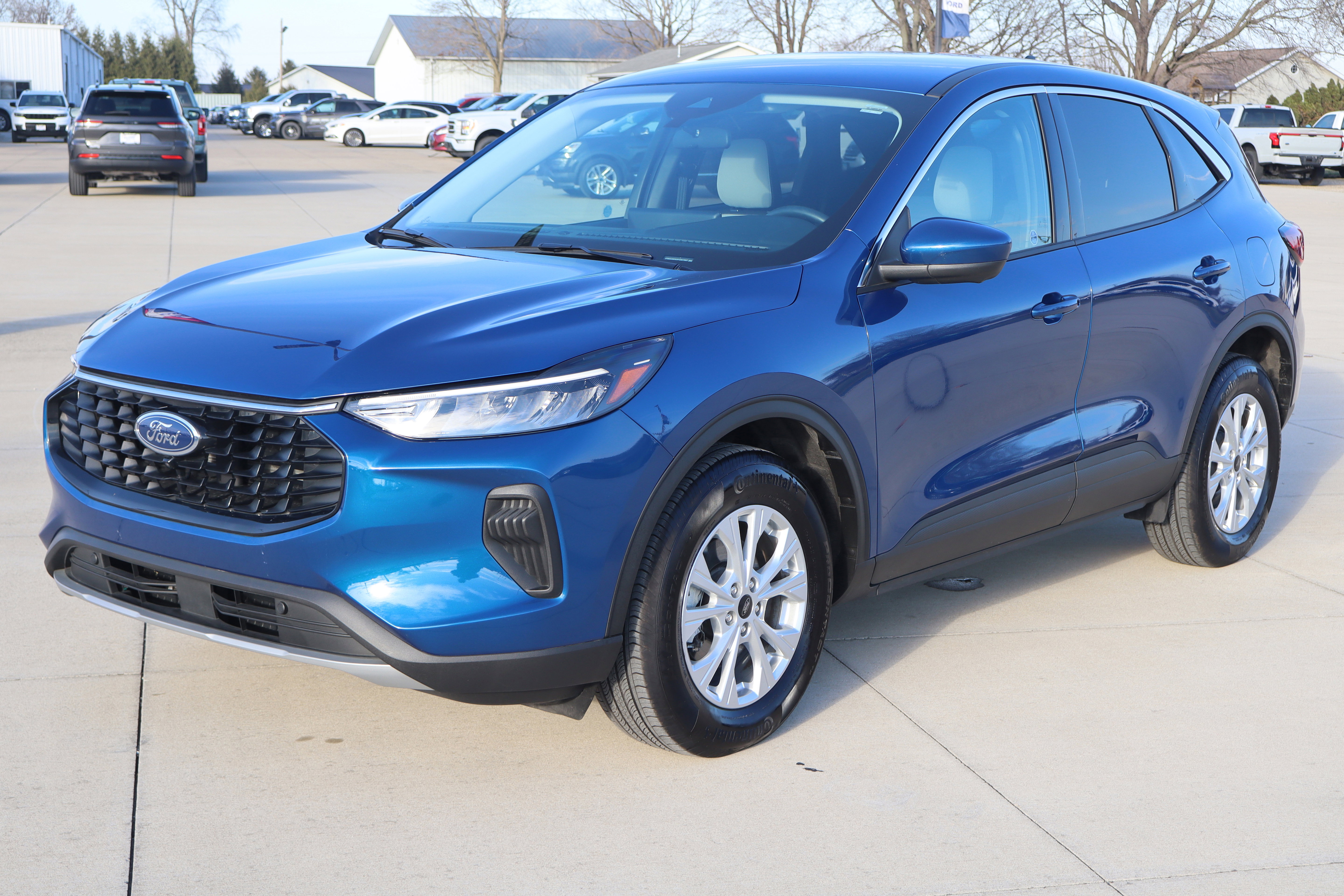 Used 2023 Ford Escape Active w/ Tech Pack #2 image 2