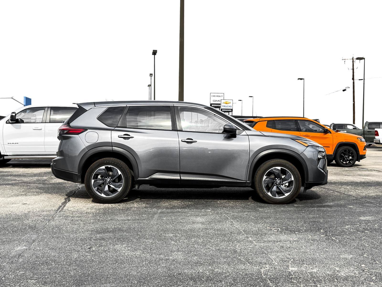 Used 2025 Nissan Rogue SV FWD image 5