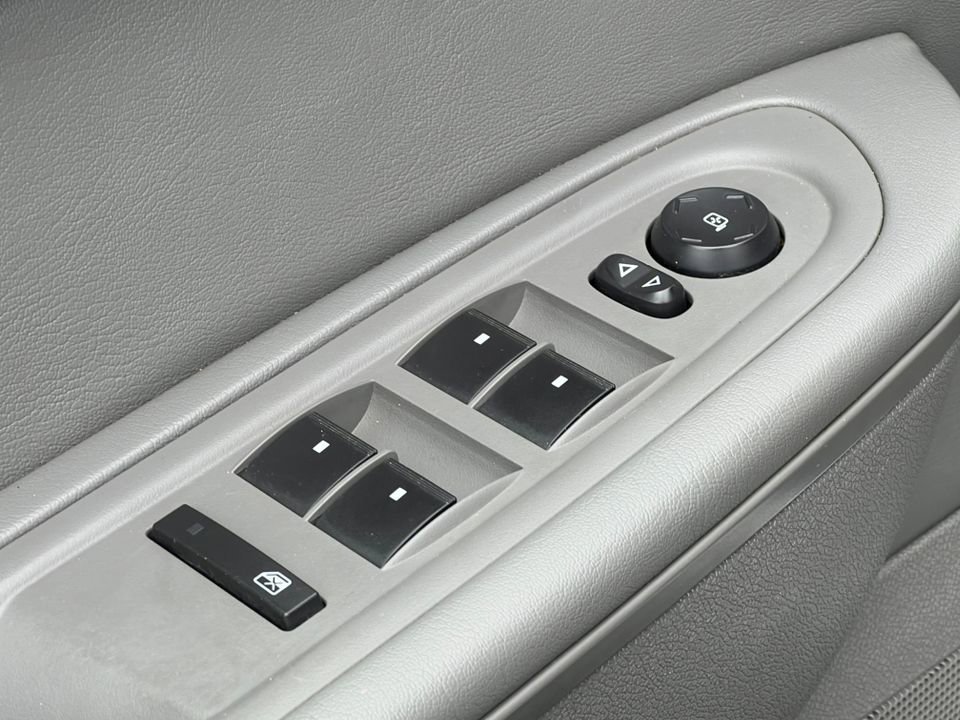 Used 2017 Chevrolet Traverse LS FWD image 14