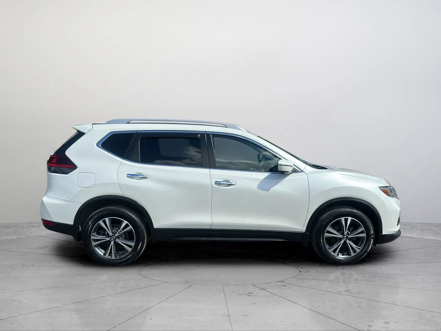 Used 2019 Nissan Rogue SV w/ Premium Package AWD/4WD image 12