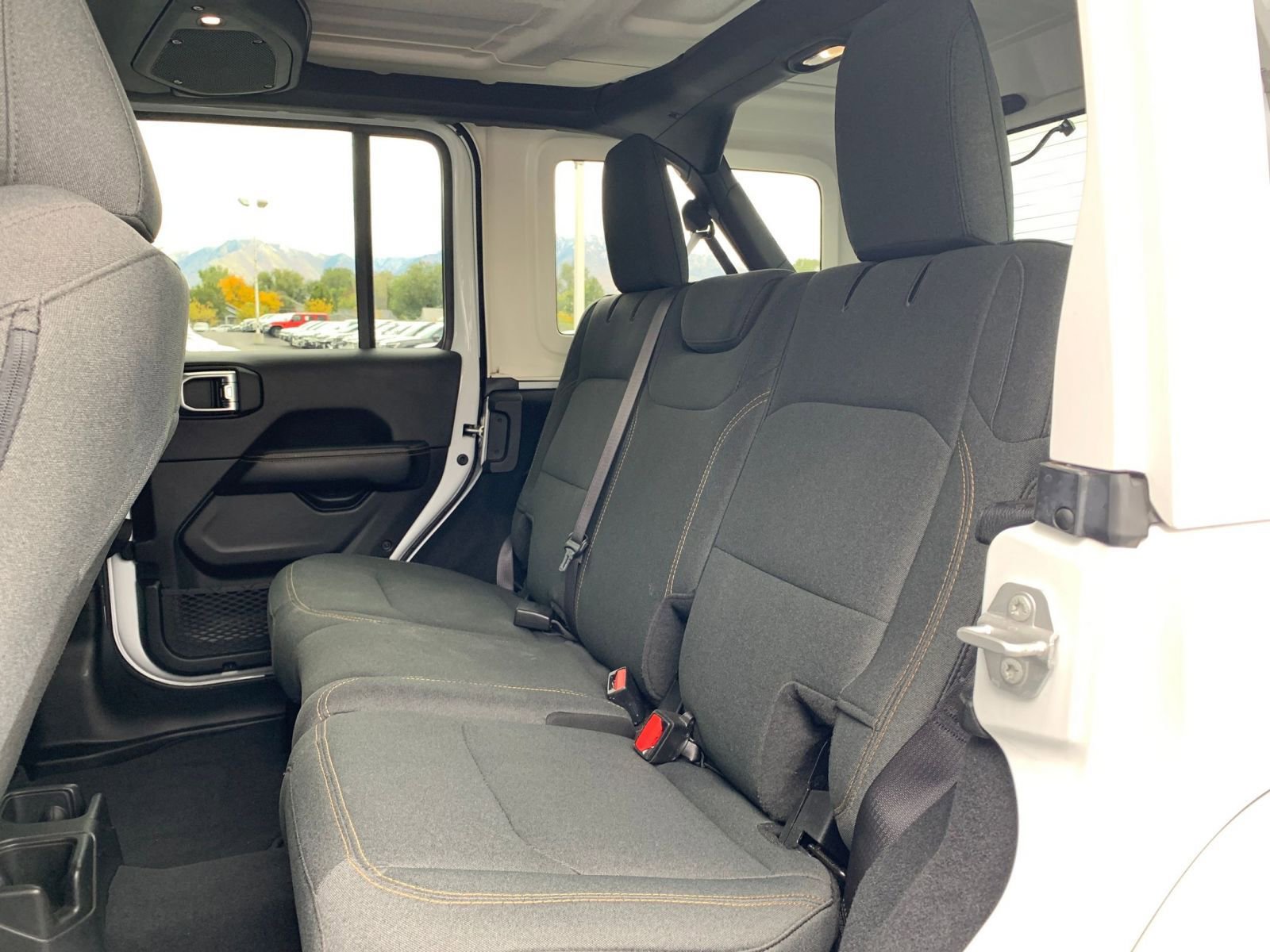 Used 2025 Jeep Wrangler Sahara image 24