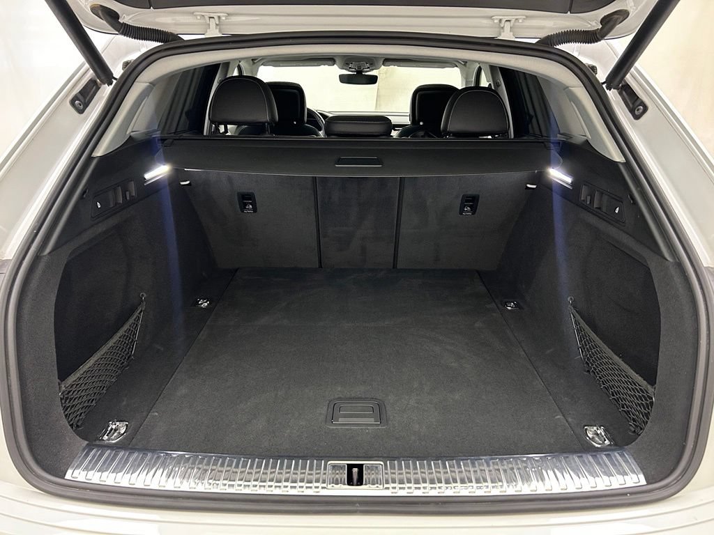 Used 2019 Audi e-tron Prestige w/ Prestige Package AWD/4WD image 9