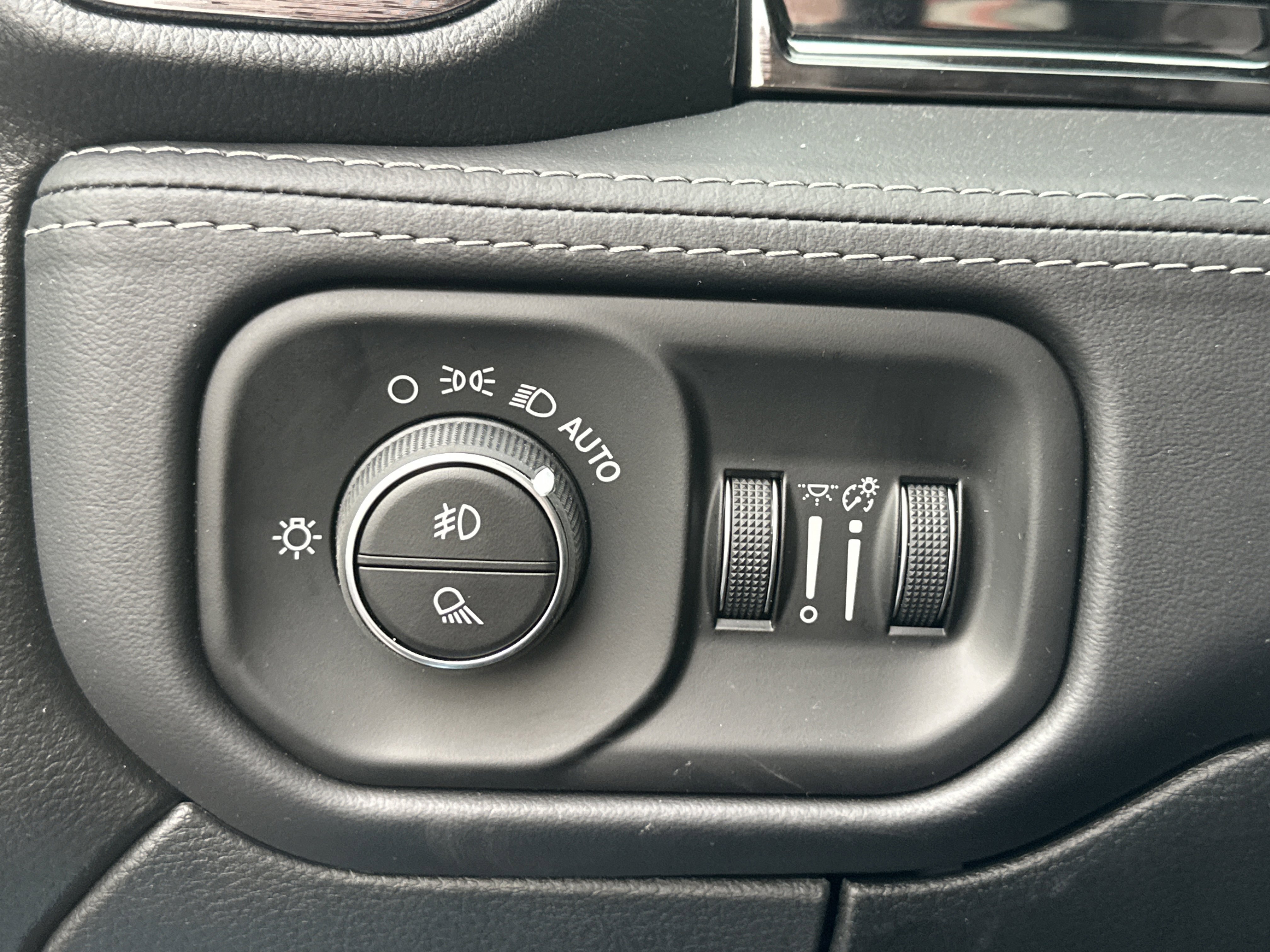 New 2026 RAM 2500 Limited AWD/4WD image 13