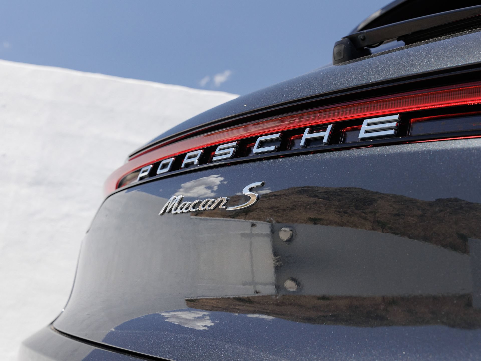 Certified 2023 Porsche Macan S AWD/4WD image 12