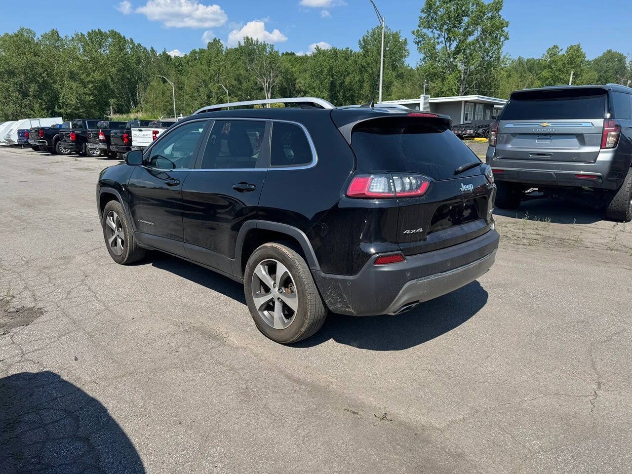 Used 2021 Jeep Cherokee Limited w/ Mopar Interior Package AWD/4WD image 2