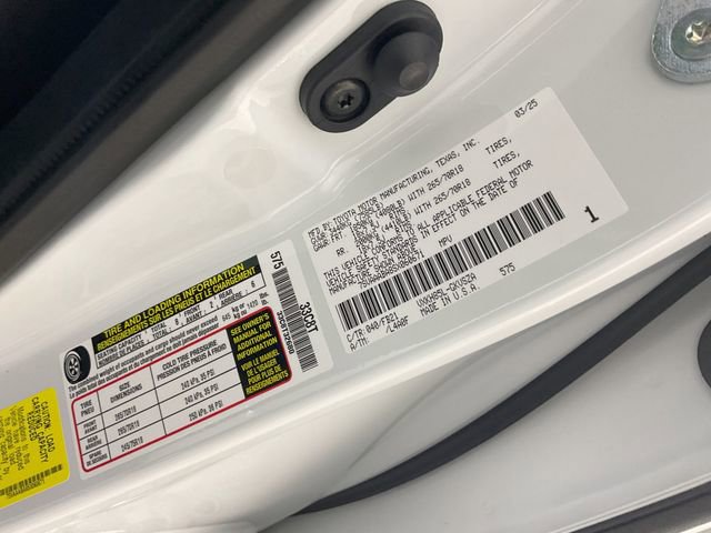 Used 2025 Toyota Sequoia SR5 AWD/4WD image 32