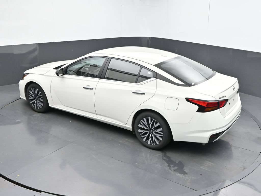 Used 2025 Nissan Altima 2.5 SV FWD image 41