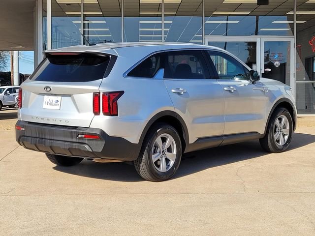 Used 2021 Kia Sorento LX image 4
