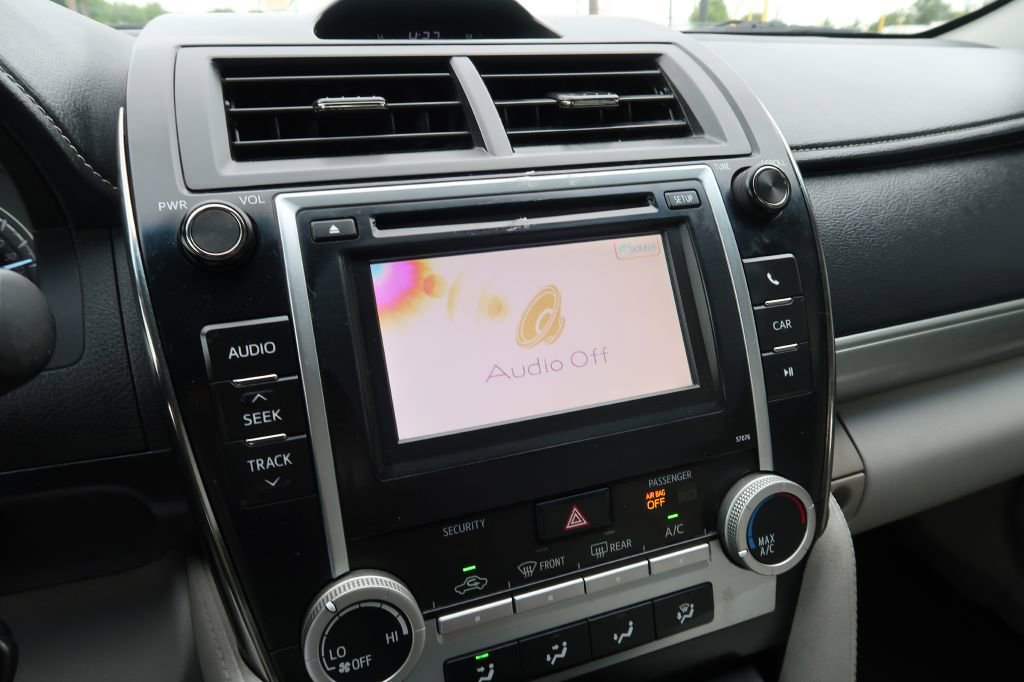 Used 2013 Toyota Camry LE FWD image 11