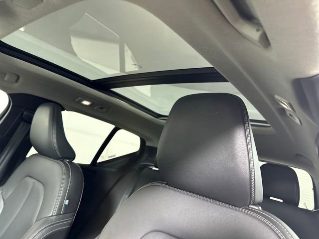 Used 2025 Volvo XC40 B5 Core image 12