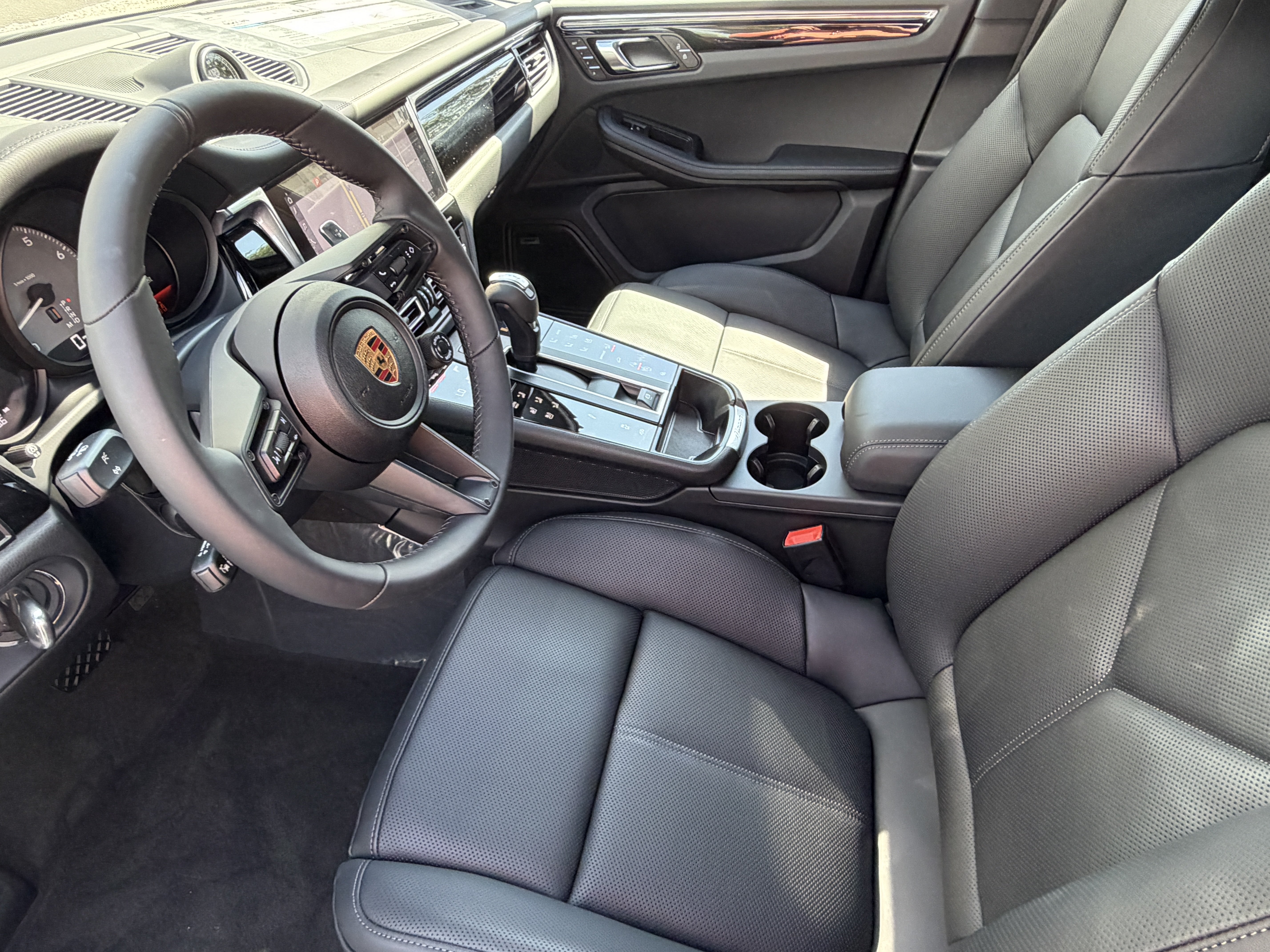New 2026 Porsche Macan S AWD/4WD image 4